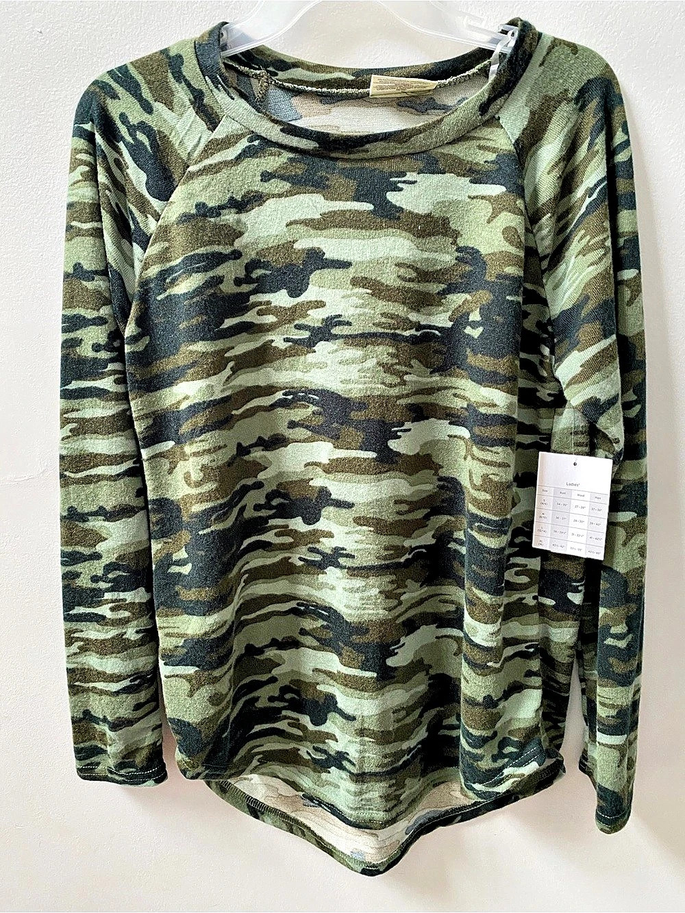 Camo Long Sleeve Top in Green & Black Size Medium NWT